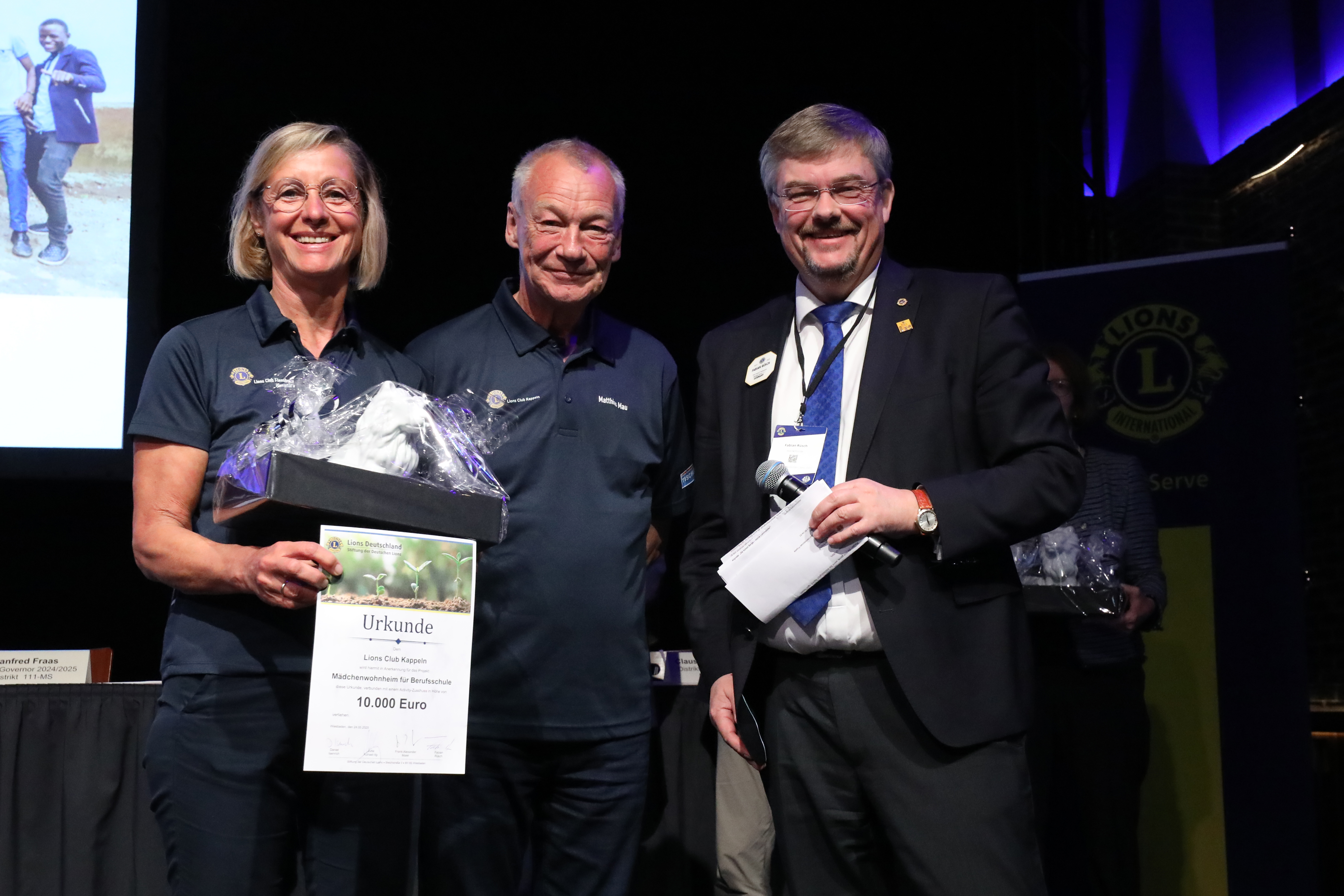 Feierliche Übergabe der Urkunde an den Lions Club Kappeln.