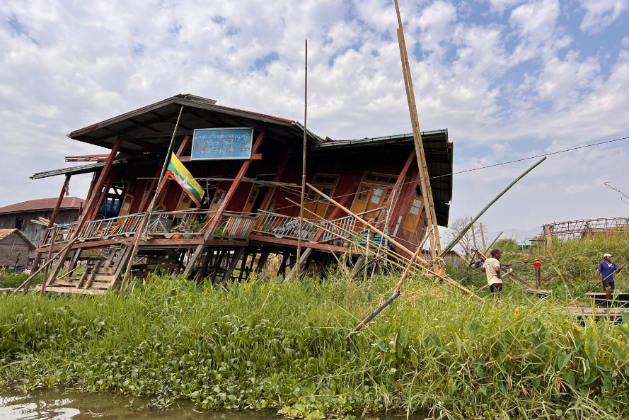 Zerstörter Medical Health Point am Inle Lake.