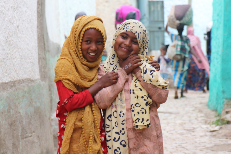 Zwei Mädchen in Harar.