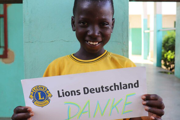 2016 Benin - Ein Löwe sagt danke