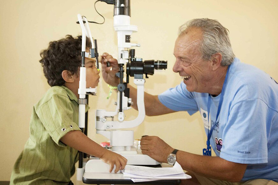 2011 Brasilien - Junge beim Arzt