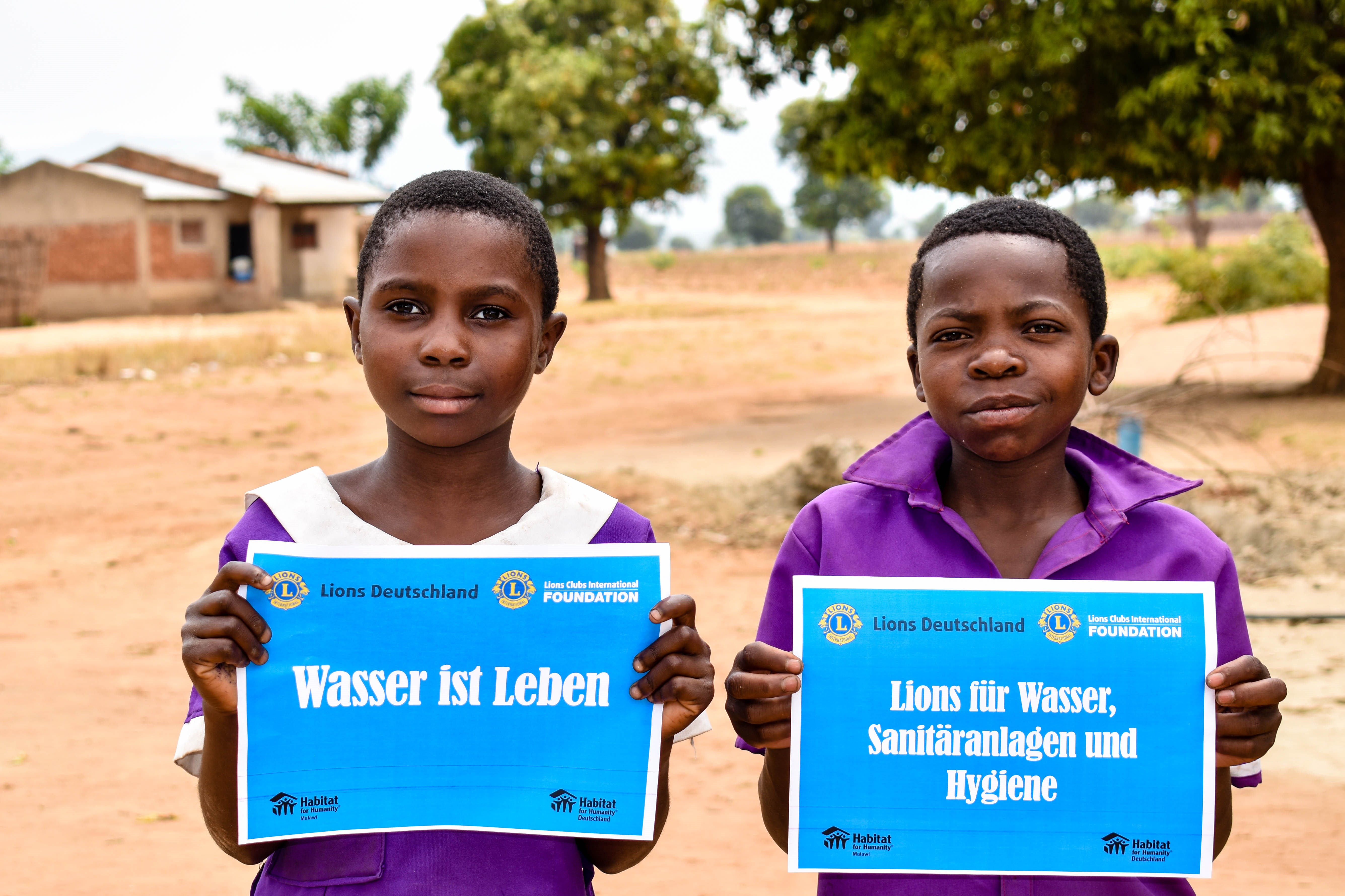 Kinder mit Wasser ist Leben Plakat