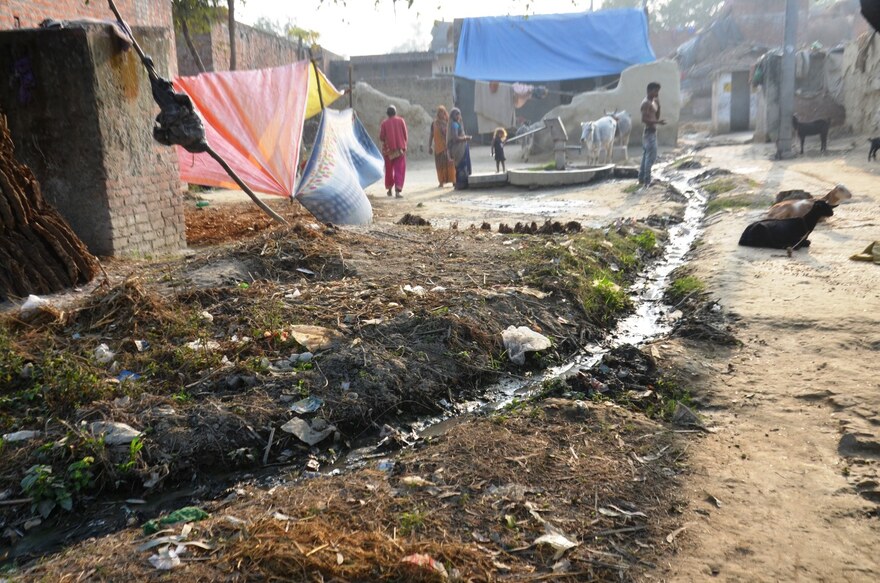 2021 Indien - Hier sieht man den Brunnen aus der Ferne