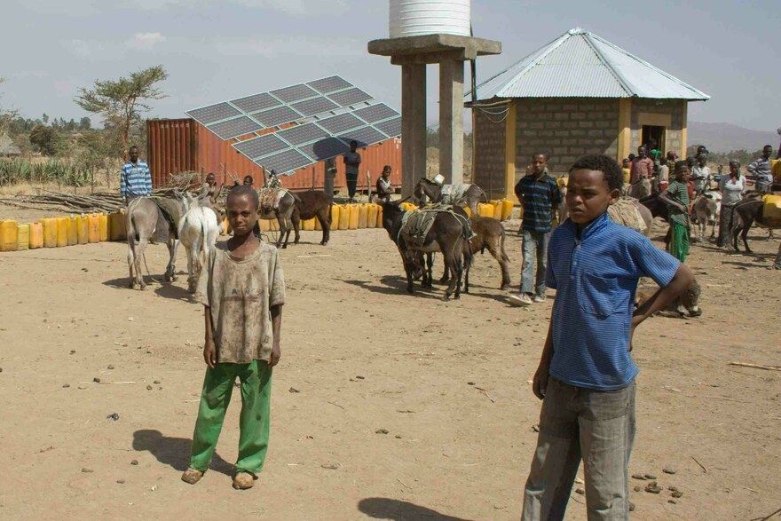 2015 Äthiopien -Hier sieht man den Solarbrunnen samt den Solarpanels