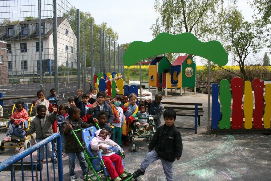 Eine Gruppe Kinder im Friedensdorf Oberhausen